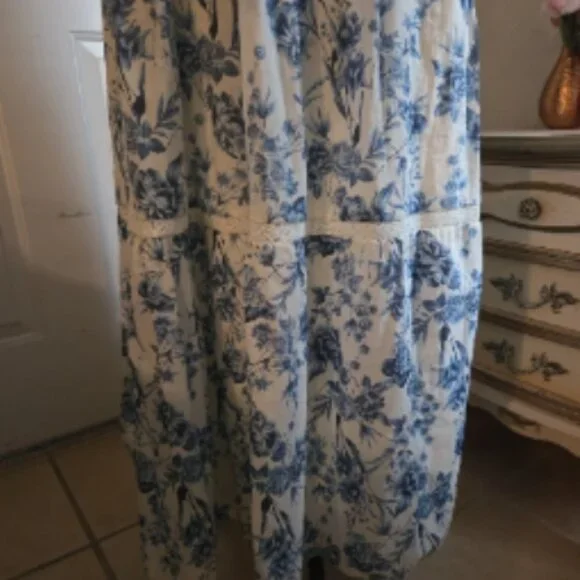 TAYLOR Floral Spring Dress - Picture 4 of 12